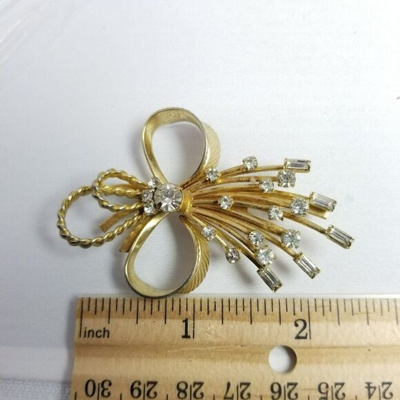 Vintage Sarah Coventry Gold Tone Rhinestone Brooch, Signed Prong Set, Estate - Picture 5 of 6